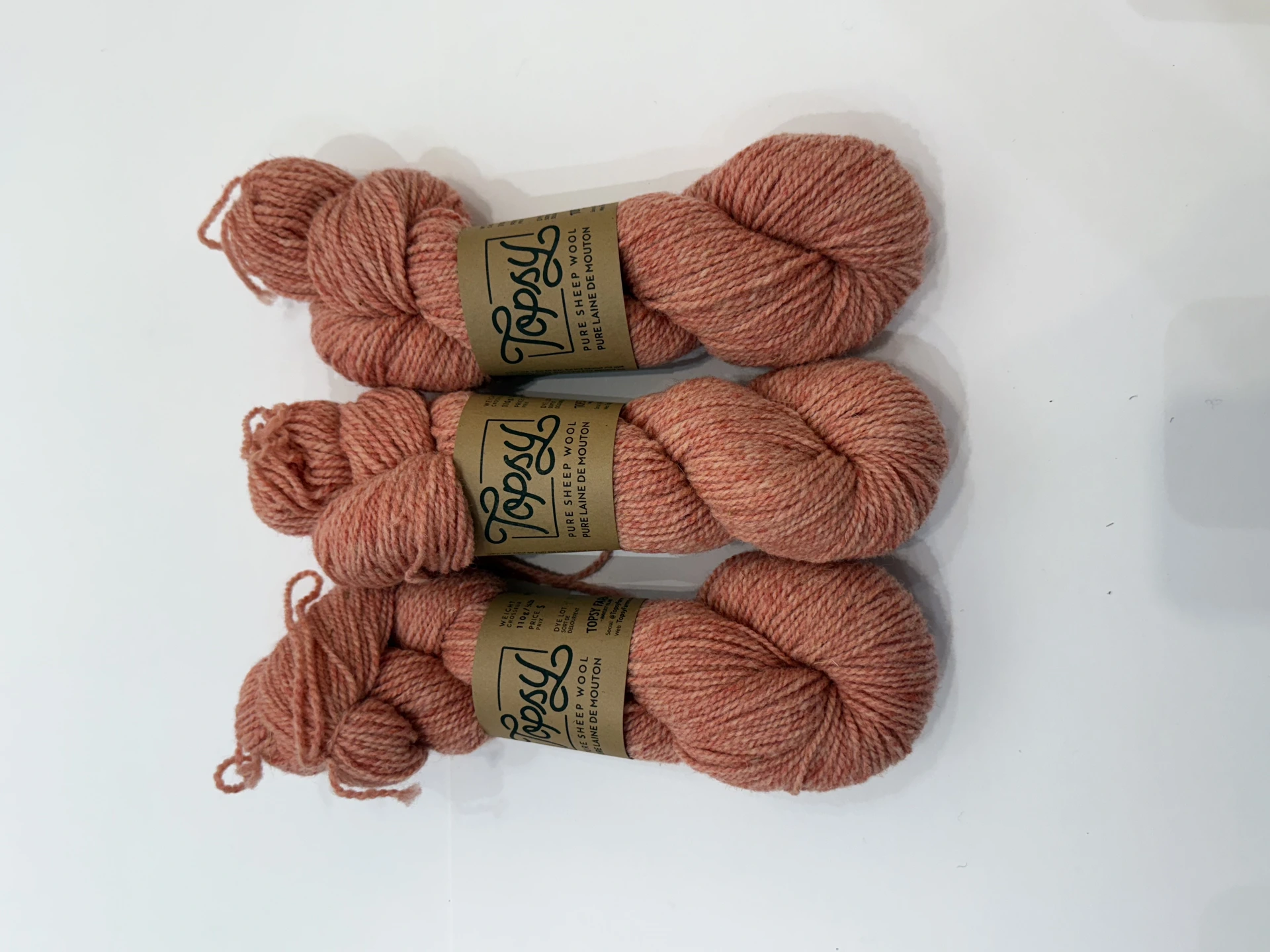 Worsted Weight Yarn 200M/110G 鮭魚粉